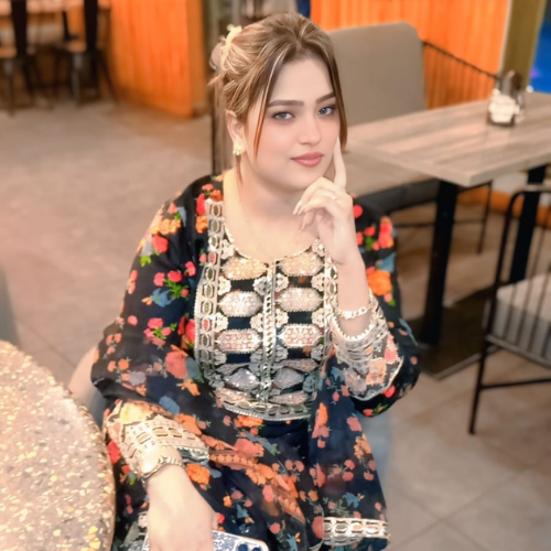 karachi escort photo